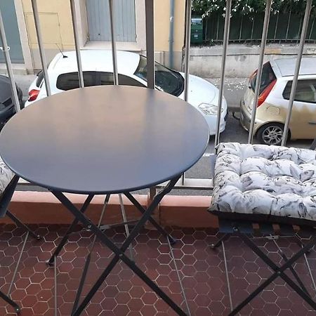 Beau studio refait a neuf centre ville avec clim balcon Narbonne Extérieur photo